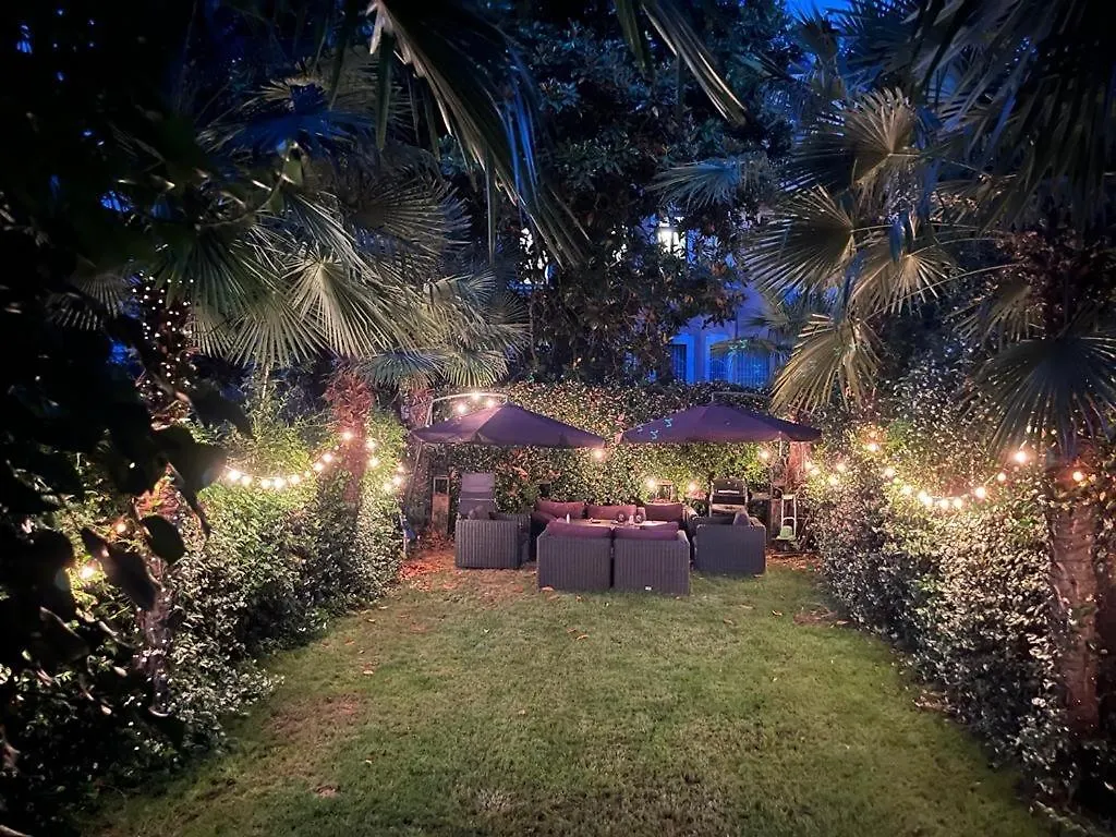 Couette-café Lippi 42 Guest House Villa With Private Garden Milan