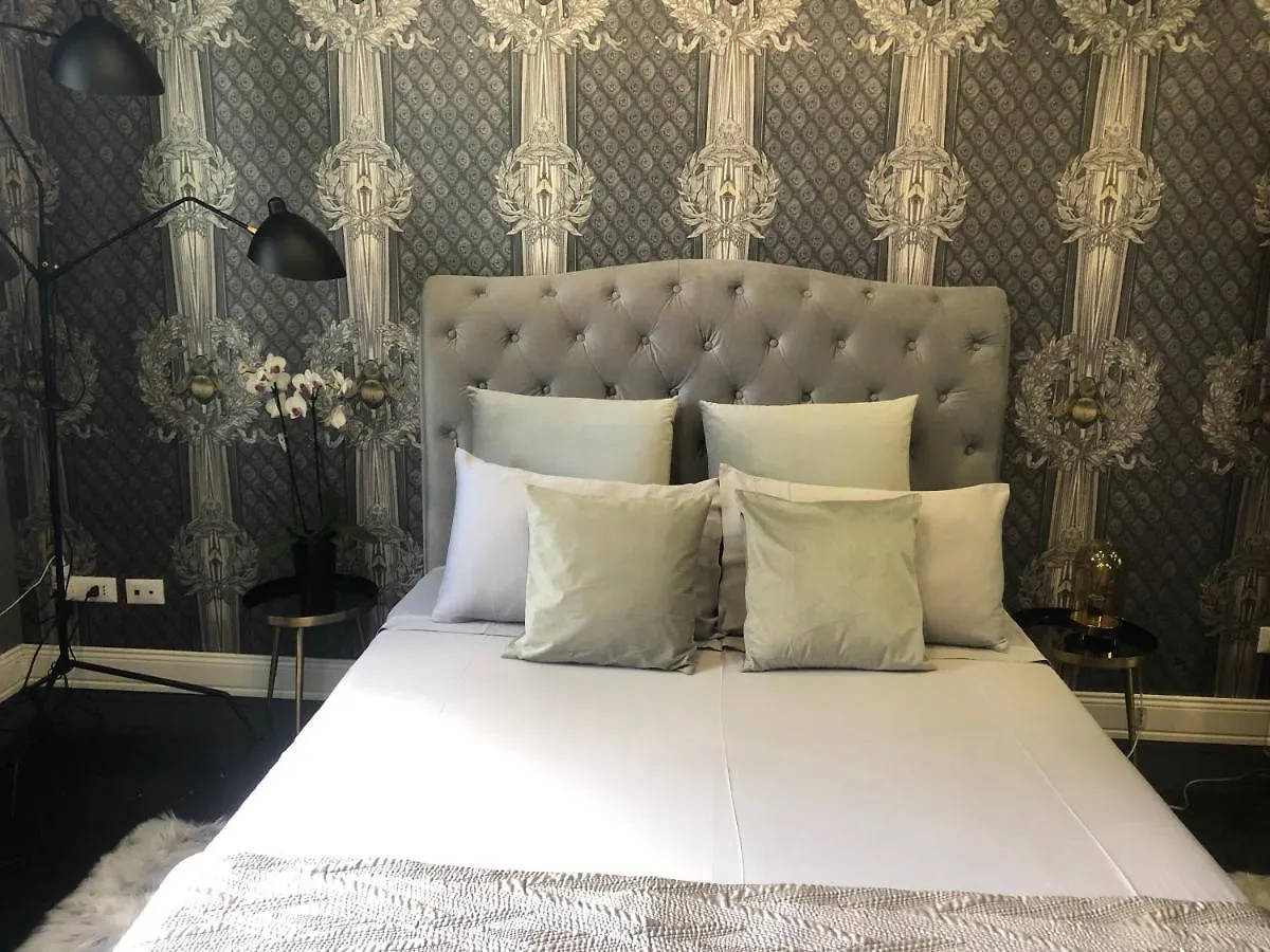 Bed & Breakfast Lippi 42 Guest House Villa With Private Garden Milan Italy