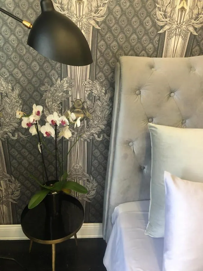 Lippi 42 Guest House Villa With Private Garden Milan