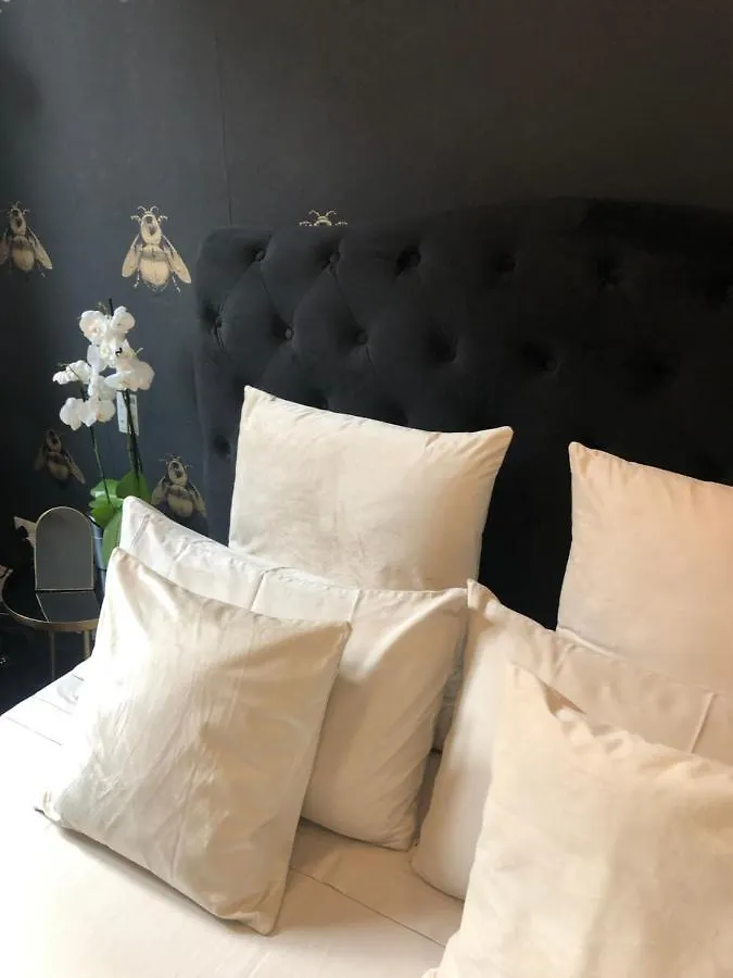 Bed & Breakfast Lippi 42 Guest House Villa With Private Garden Milan