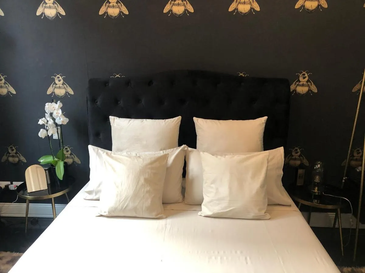 Bed & Breakfast Lippi 42 Guest House Villa With Private Garden Milan Italy