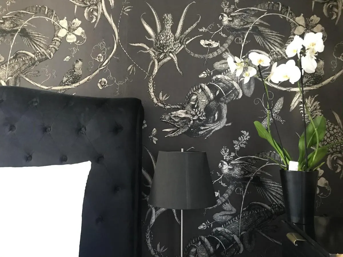 Bed & Breakfast Lippi 42 Guest House Villa With Private Garden Milan Italy