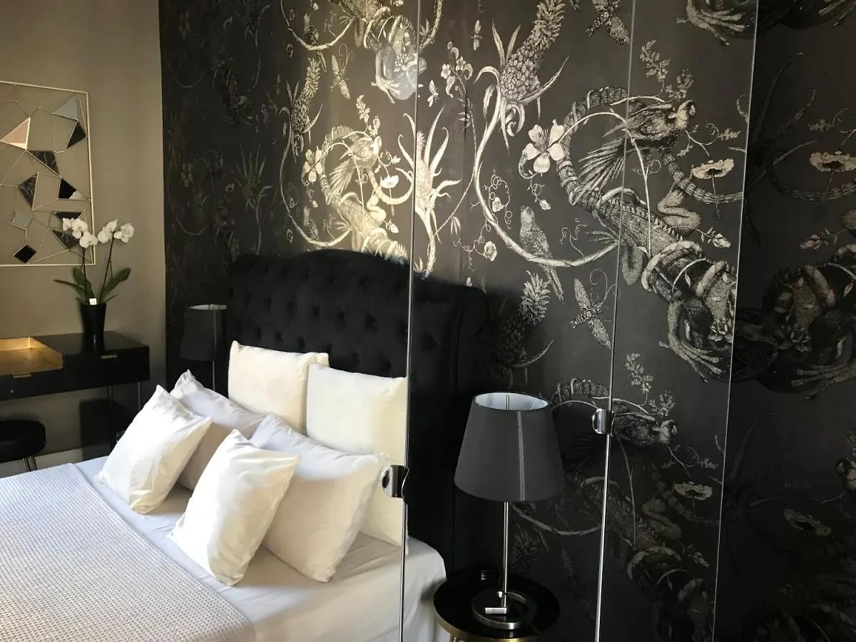 Lippi 42 Guest House Villa With Private Garden Milan