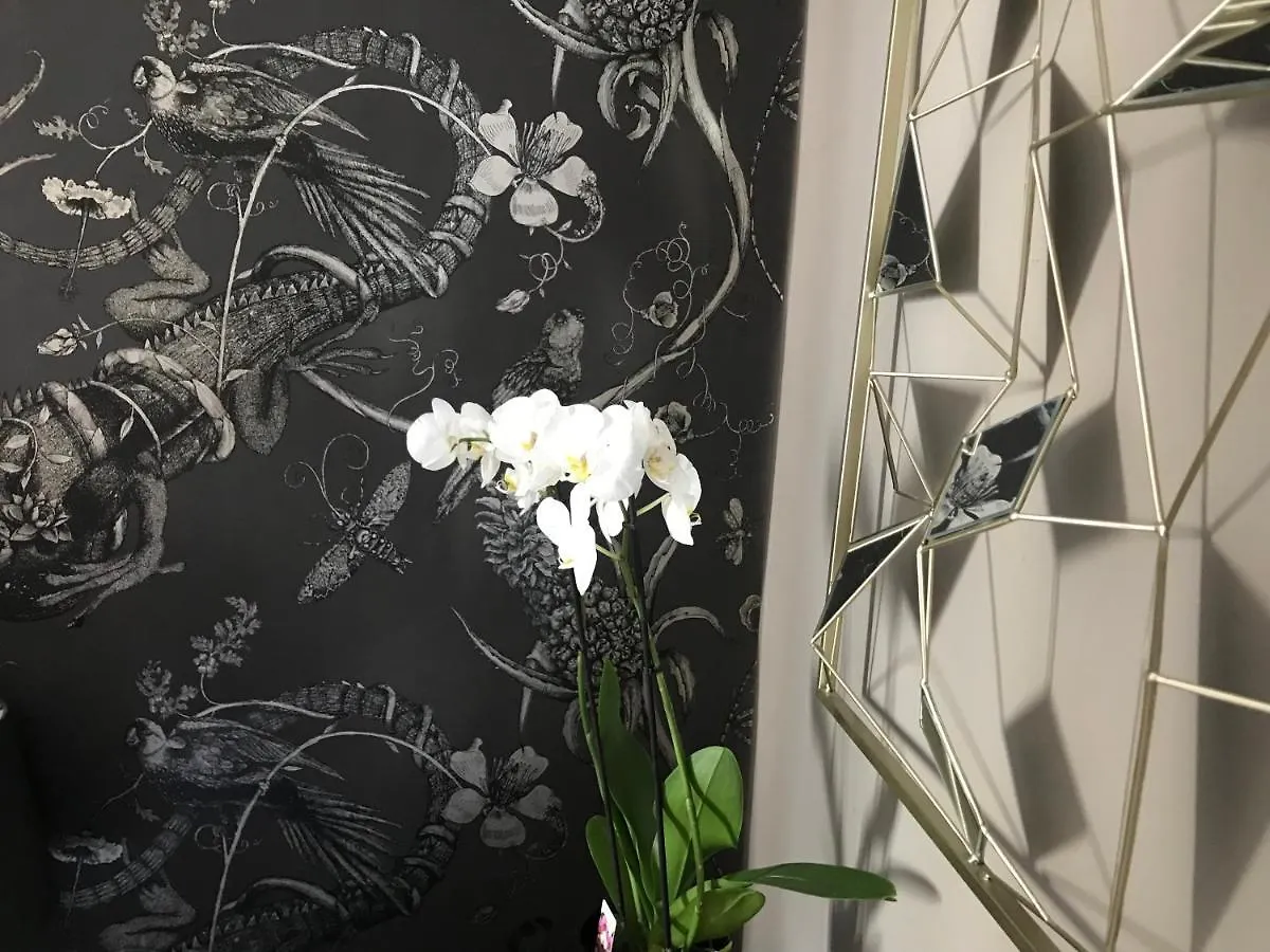 Bed & Breakfast Lippi 42 Guest House Villa With Private Garden Milan Italy